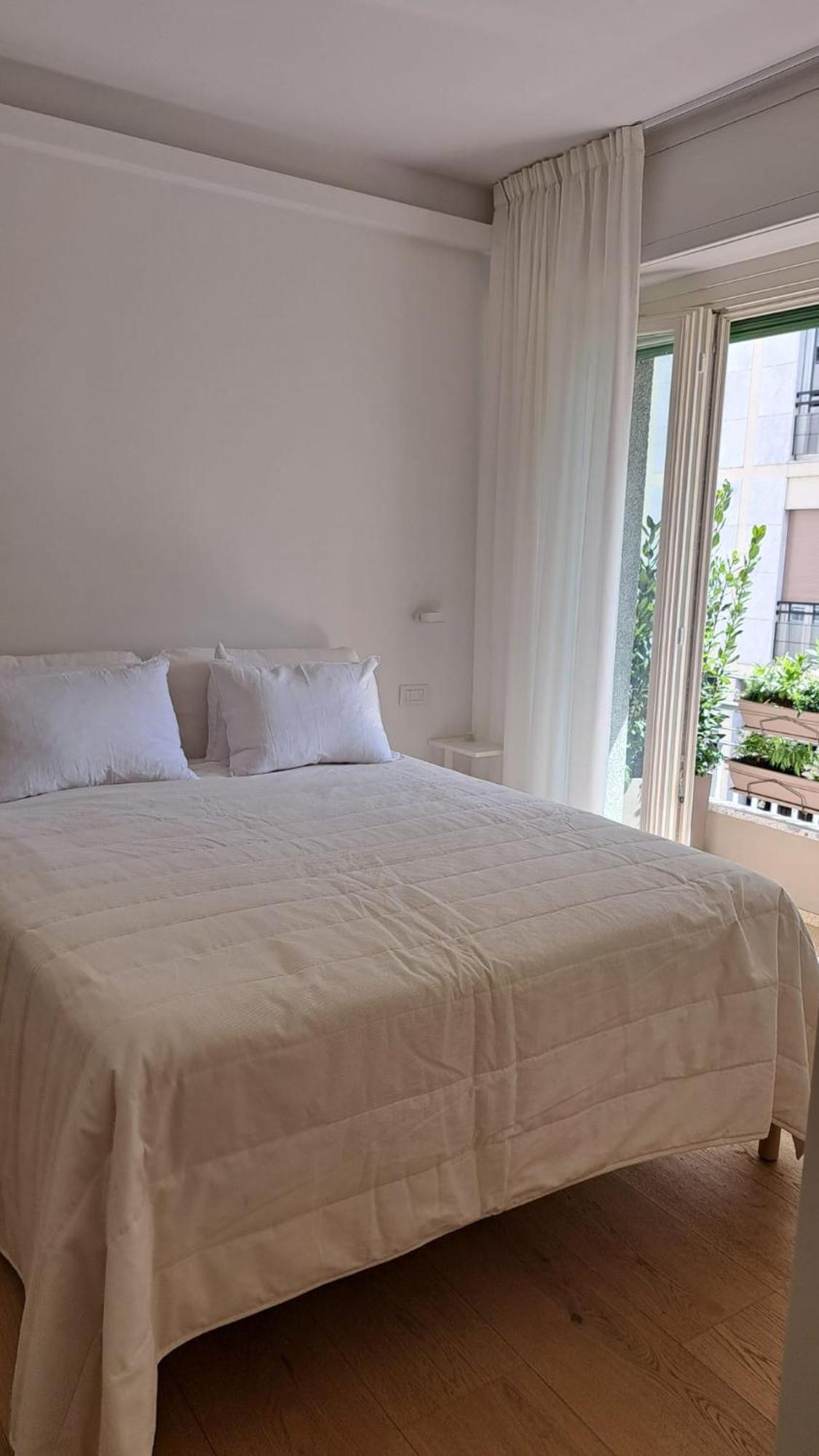 The Window On The Theatre And The Cathedral - Luxury Apartment Como Exterior foto